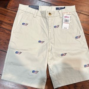 Brand New Vineyard Vines Breaker Shorts Size 12 with flag whale